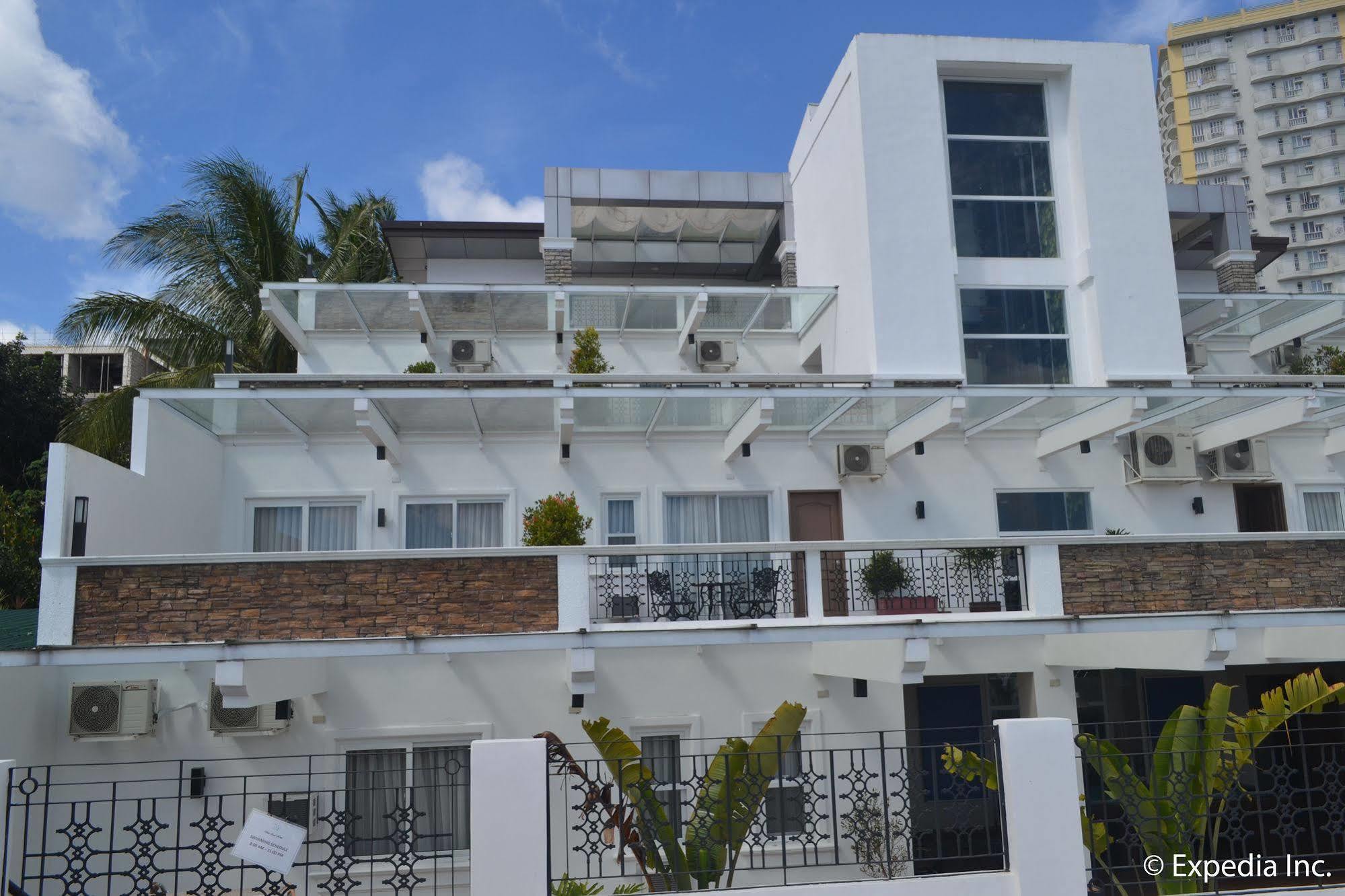 Vista Real Hotel Tagaytay City Exterior photo